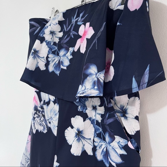 Showpo navy floral strapless playsuit size 14/XL NWT - Picture 2 of 8